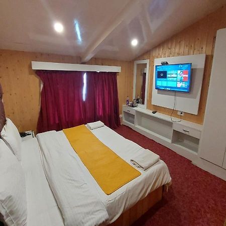 Hotel Outlook Pahalgam Exterior photo