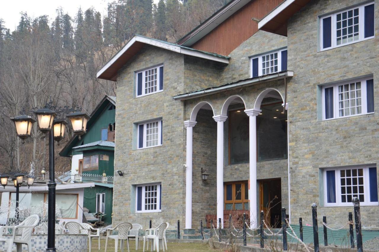 Hotel Outlook Pahalgam Exterior photo