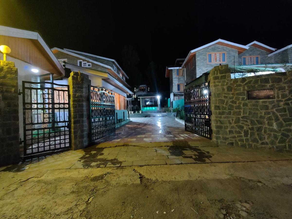 Hotel Outlook Pahalgam Exterior photo
