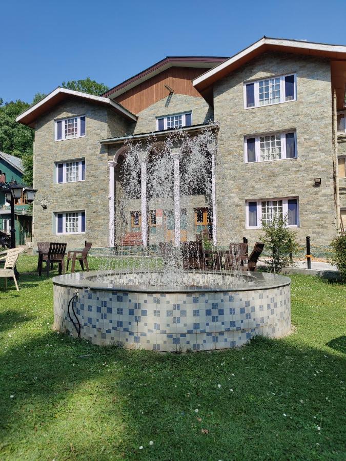 Hotel Outlook Pahalgam Exterior photo