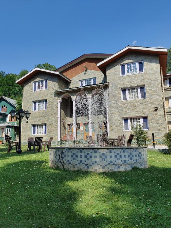 Hotel Outlook Pahalgam Exterior photo