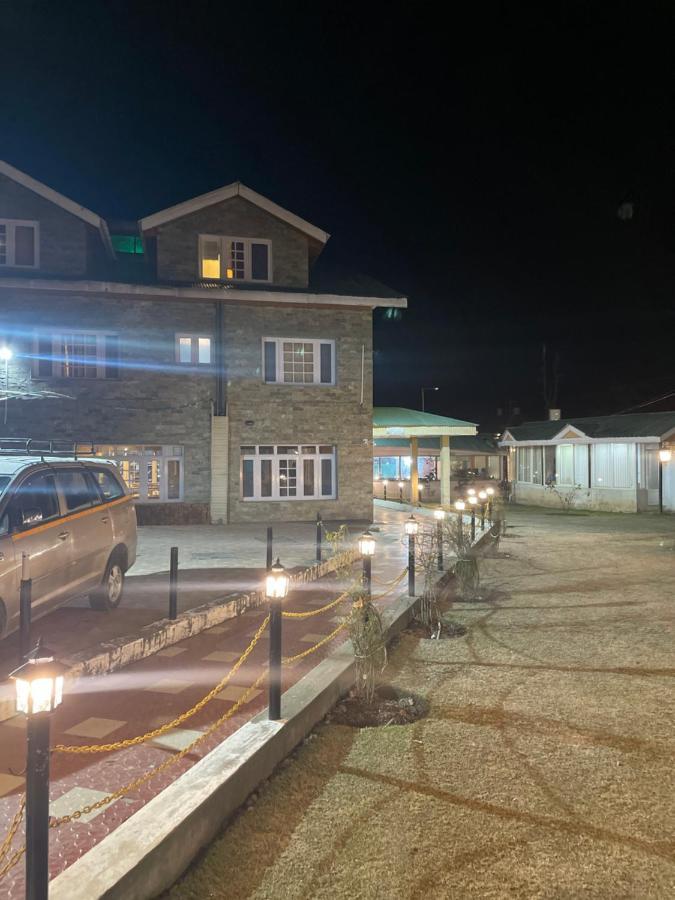 Hotel Outlook Pahalgam Exterior photo
