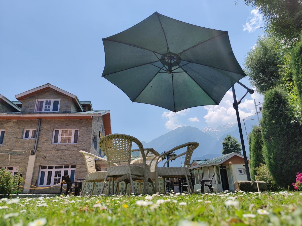 Hotel Outlook Pahalgam Exterior photo