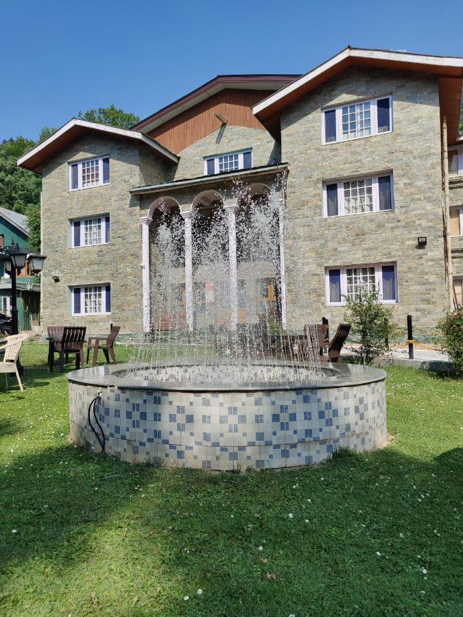 Hotel Outlook Pahalgam Exterior photo