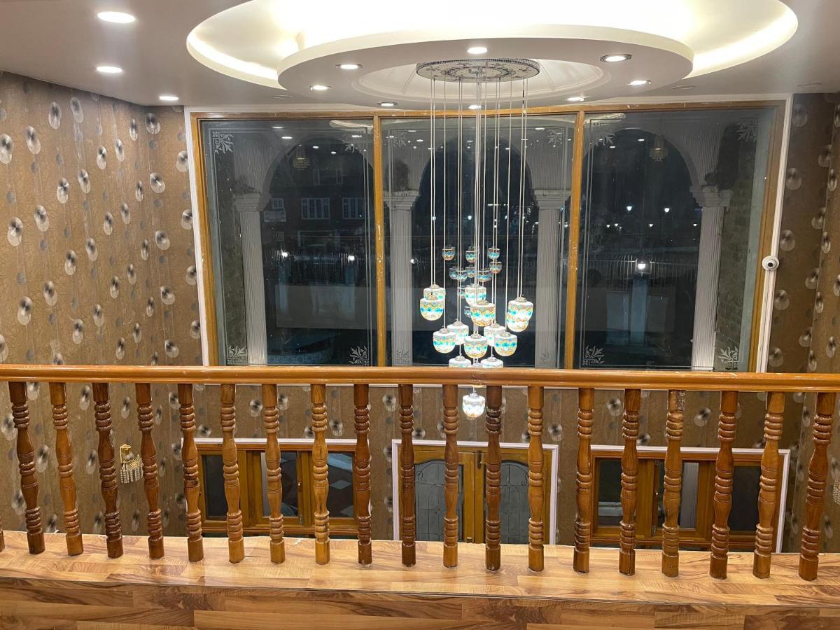 Hotel Outlook Pahalgam Exterior photo