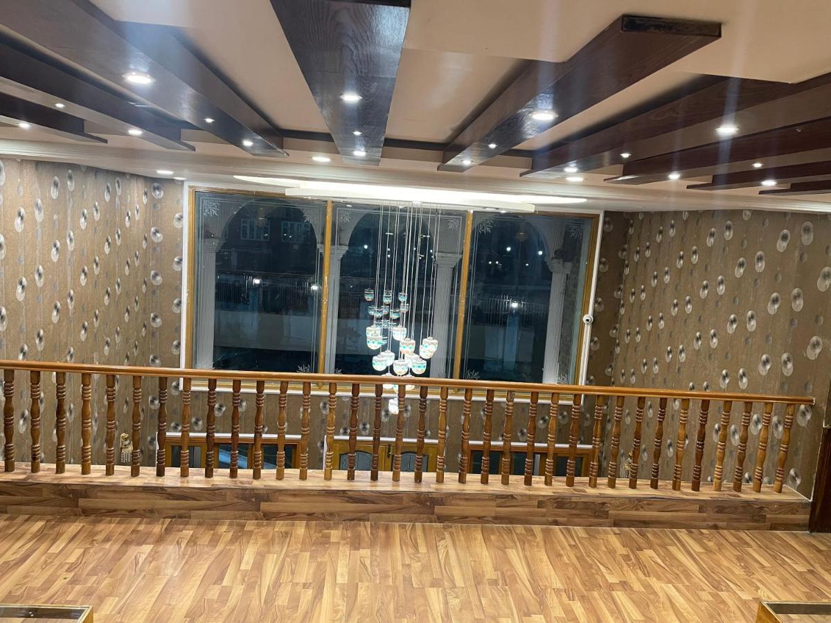 Hotel Outlook Pahalgam Exterior photo