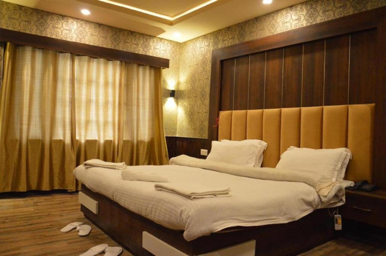 Hotel Outlook Pahalgam Exterior photo