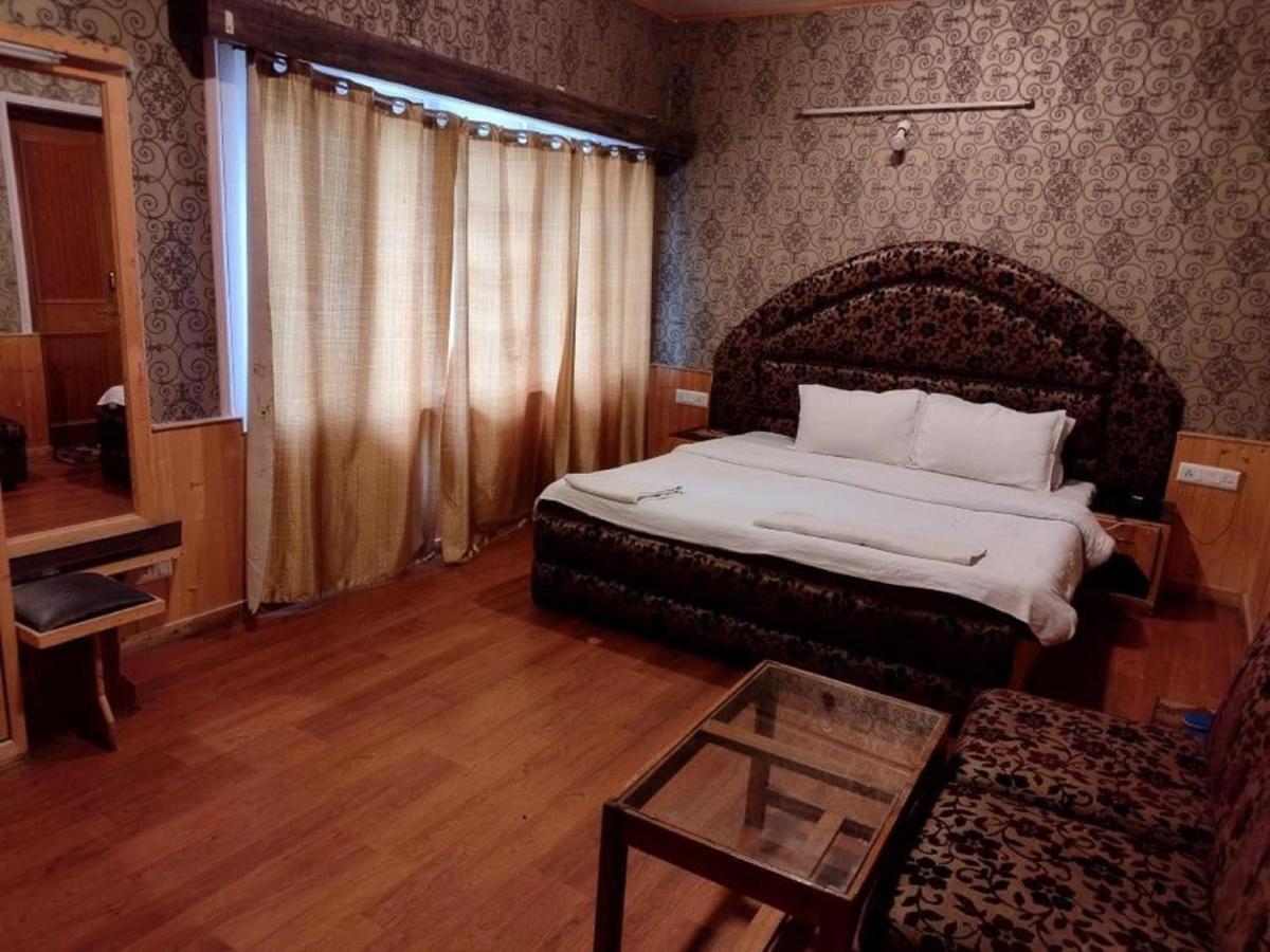 Hotel Outlook Pahalgam Exterior photo