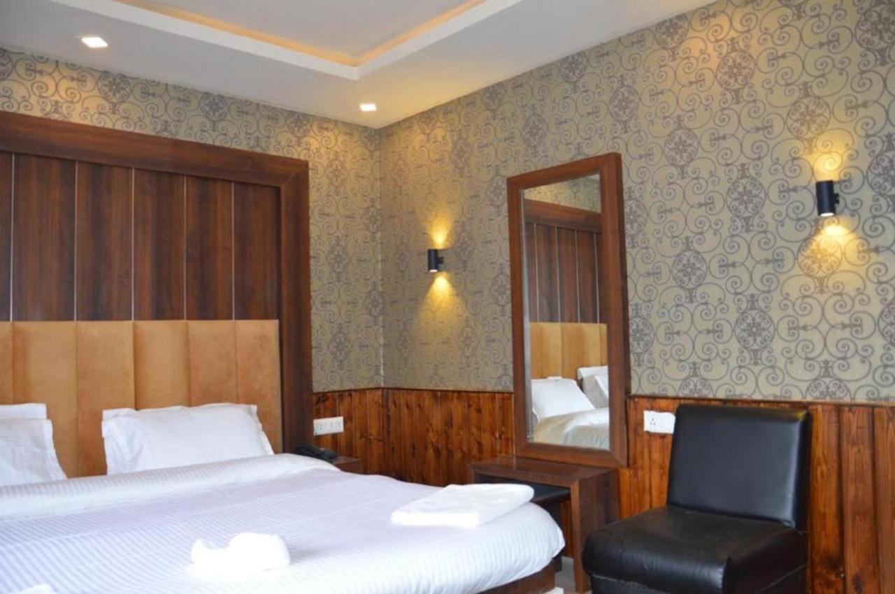 Hotel Outlook Pahalgam Exterior photo