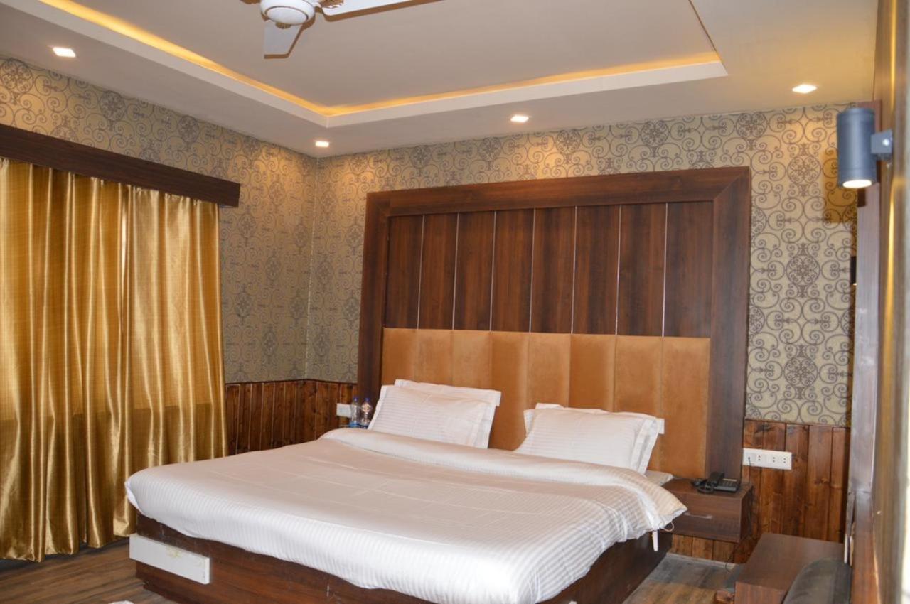 Hotel Outlook Pahalgam Exterior photo