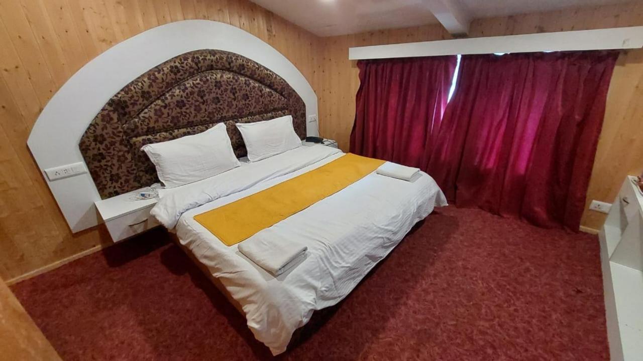 Hotel Outlook Pahalgam Exterior photo