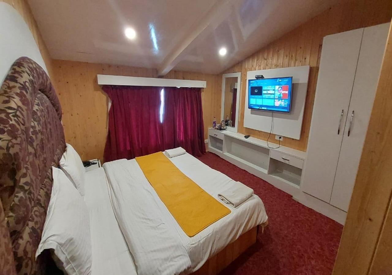 Hotel Outlook Pahalgam Exterior photo