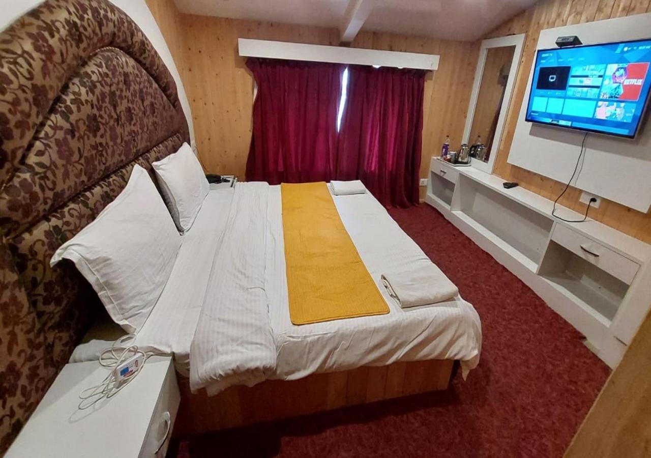 Hotel Outlook Pahalgam Exterior photo