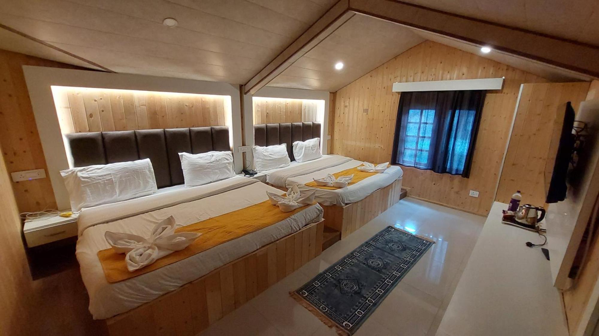 Hotel Outlook Pahalgam Exterior photo