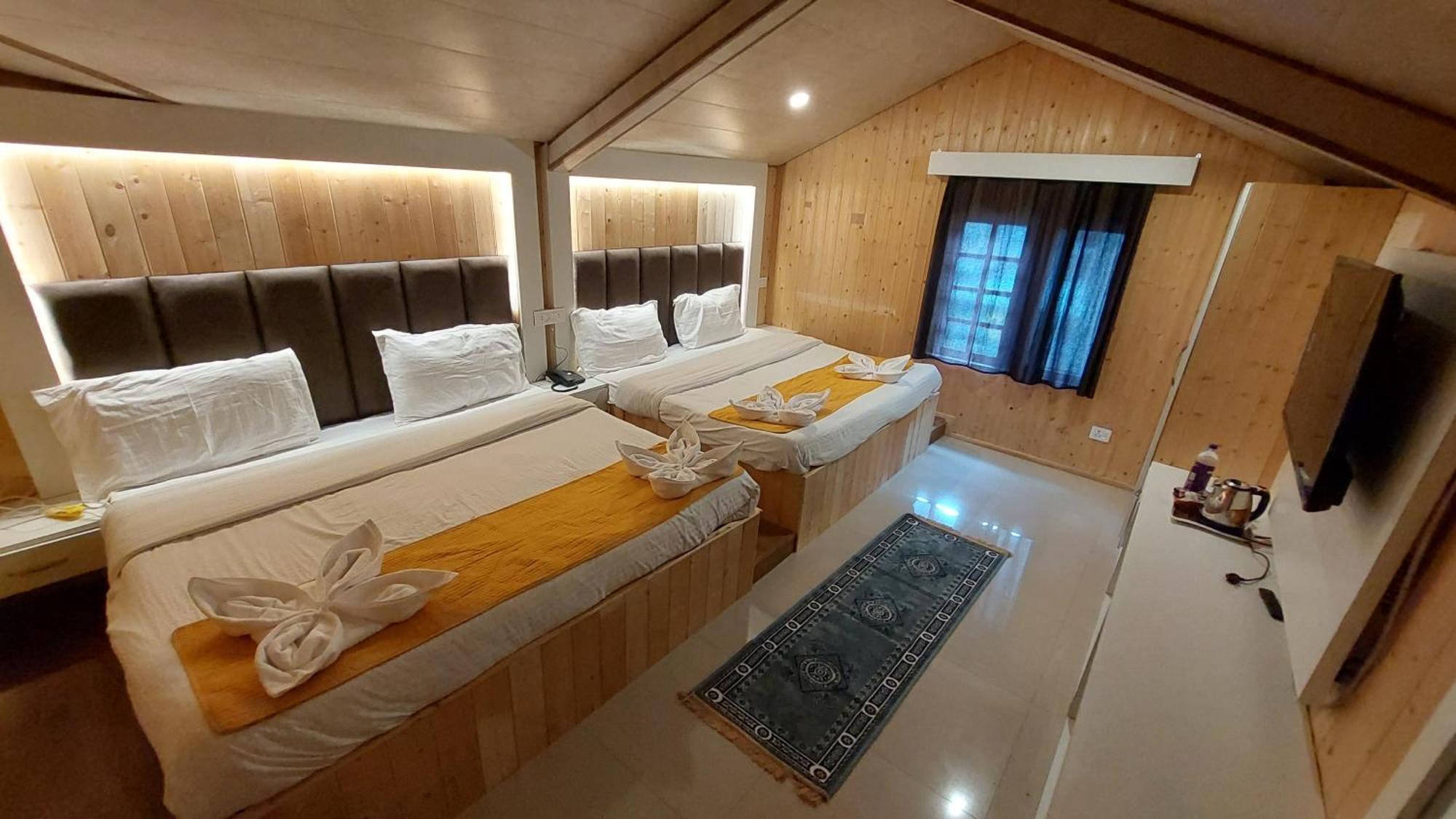 Hotel Outlook Pahalgam Exterior photo